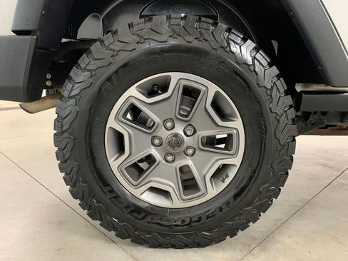 Used 2016 Jeep Wrangler Unlimited Rubicon w/ Connectivity Group image 22