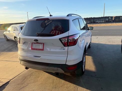 Used 2018 Ford Escape SE image 11