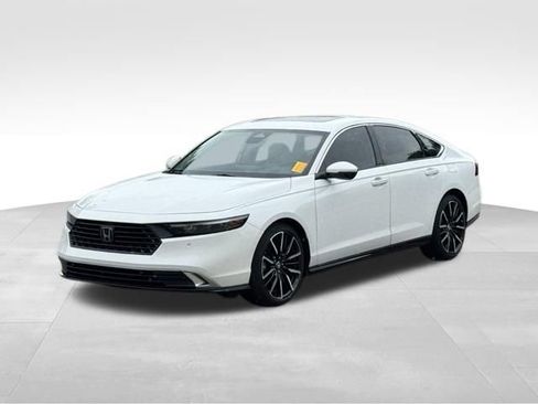 Used 2024 Honda Accord Touring image 9