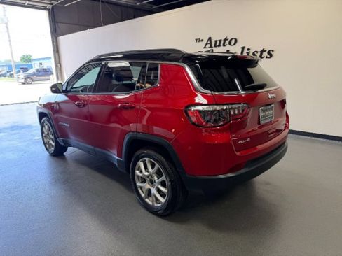 Used 2025 Jeep Compass Limited AWD/4WD image 2
