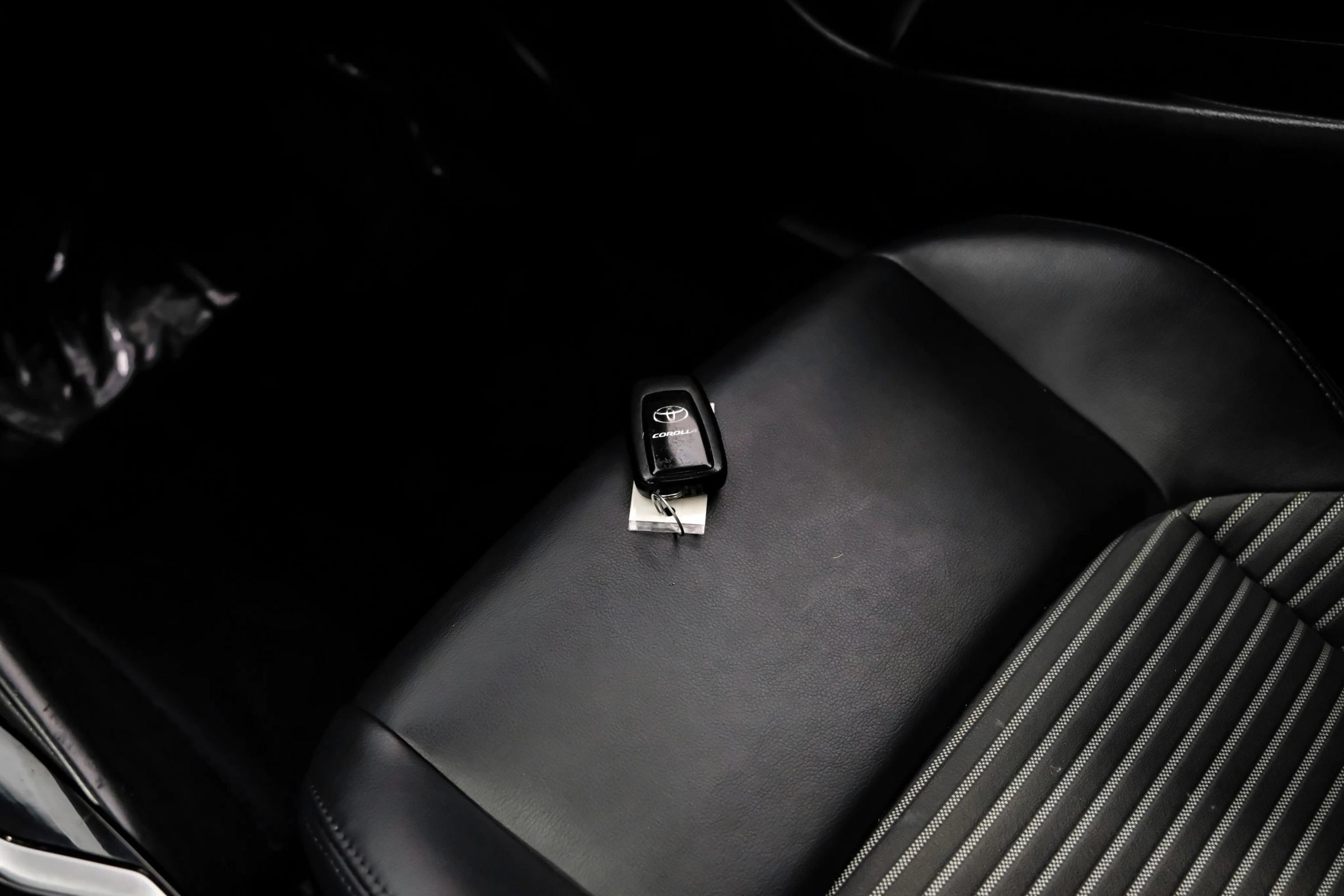 Used 2020 Toyota Corolla XSE FWD image 65