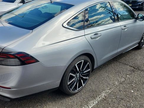 Used 2024 Honda Accord Touring image 3