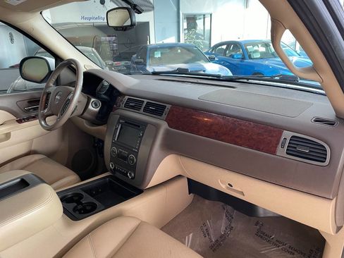 Used 2010 GMC Yukon XL SLT image 38