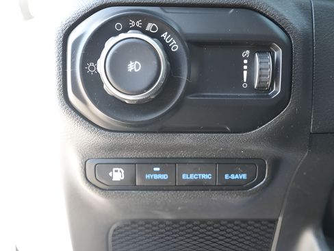 Used 2023 Jeep Wrangler Unlimited Sahara w/ Cold Weather Group AWD/4WD image 27