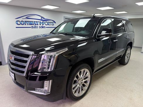 Used 2017 Cadillac Escalade Premium Luxury AWD/4WD image 2
