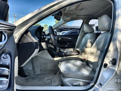 Used 2018 INFINITI Q50 Luxe w/ Essential Package (3.0T Luxe) image 11