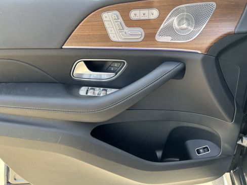 Used 2025 Mercedes-Benz GLS 450 4MATIC image 14