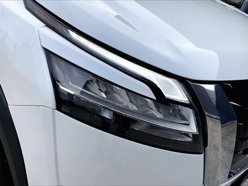 Used 2024 Nissan Pathfinder SL w/ SL Premium Package image 25