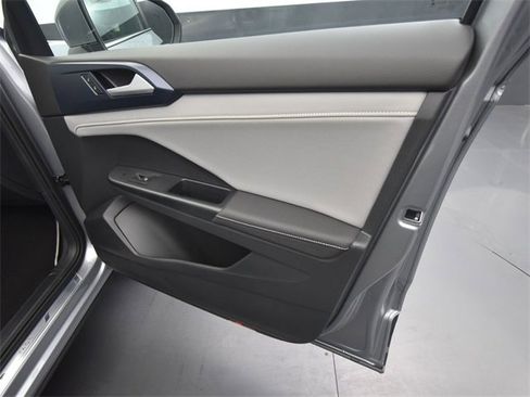 New 2024 Volkswagen Taos SE image 16