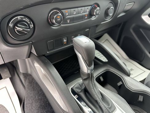 Used 2024 Nissan Frontier SV w/ Technology Package image 26
