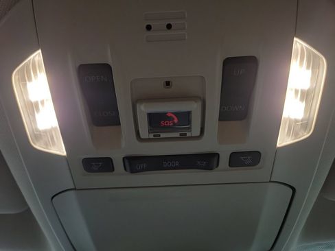 Used 2023 Toyota Highlander XLE FWD image 22