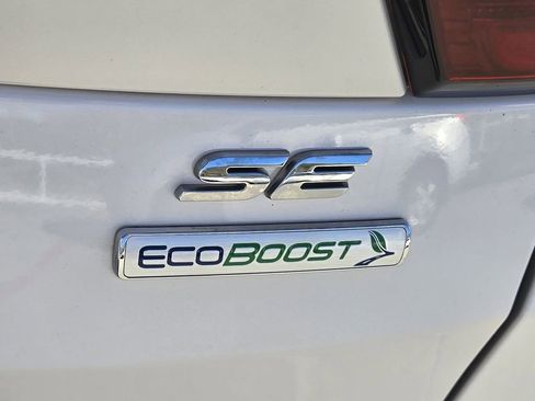 Used 2019 Ford Escape SE image 12