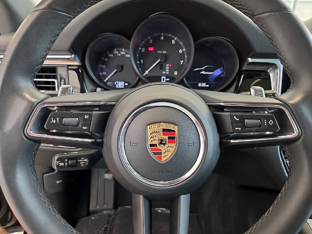 Used 2025 Porsche Macan Turbo AWD/4WD image 27