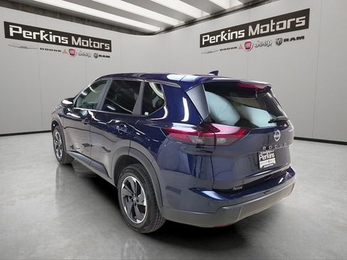 Used 2025 Nissan Rogue SV image 4