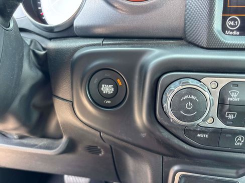 Used 2022 Jeep Gladiator Mojave w/ Cold Weather Group AWD/4WD image 27