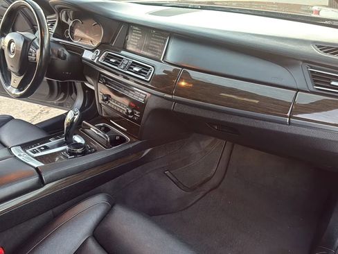 Used 2014 BMW 750Li xDrive AWD/4WD image 28