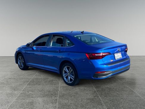 Used 2024 Volkswagen Jetta SE FWD image 3