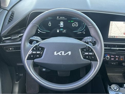 Certified 2025 Kia Niro EX image 11