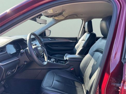 Certified 2023 Jeep Grand Cherokee Limited w/ Luxury Tech Group II image 25