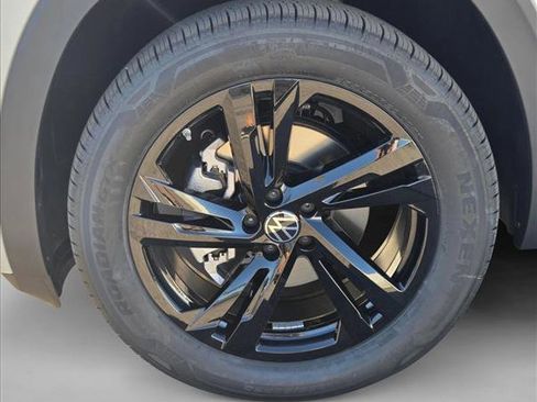 New 2026 Volkswagen Atlas Cross Sport SEL R-Line image 10