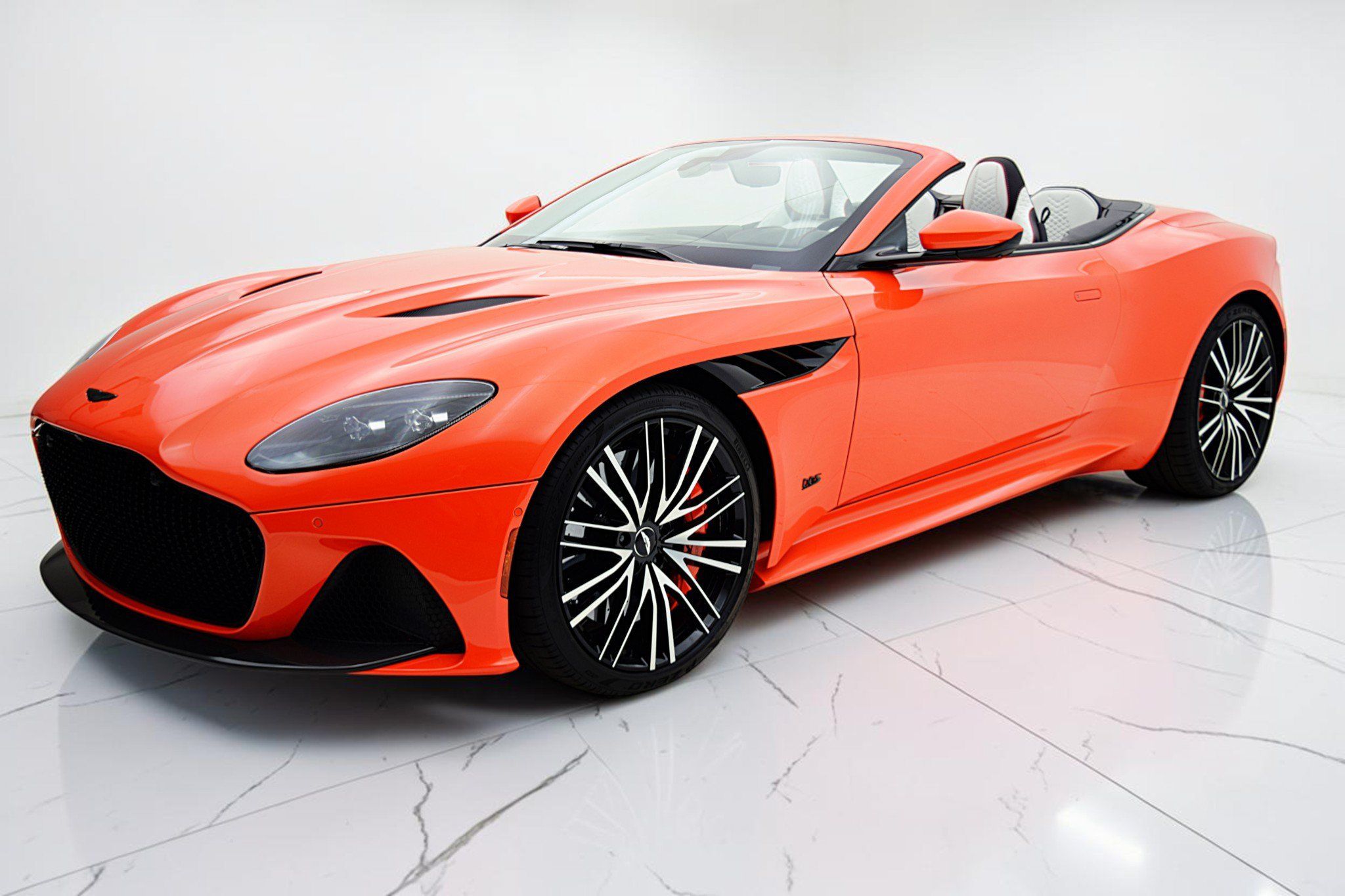 Used 2023 Aston Martin DBS Superleggera Volante RWD image 2