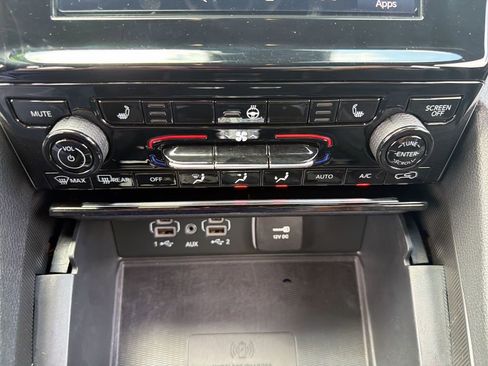 Used 2025 Jeep Grand Cherokee Altitude RWD image 16