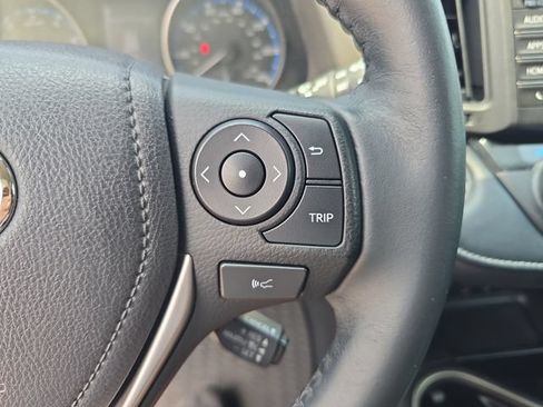 Used 2018 Toyota RAV4 XLE AWD/4WD image 24