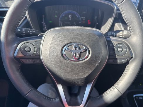Used 2024 Toyota Corolla Cross XSE image 4