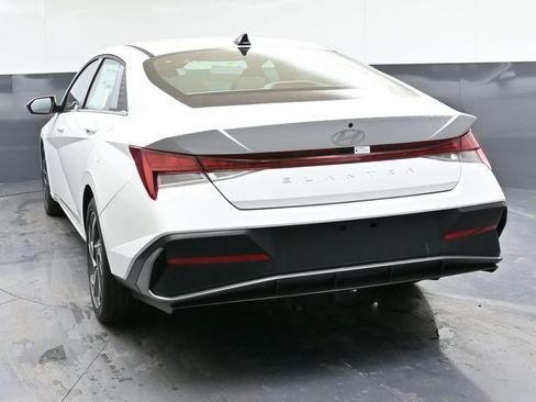 Certified 2025 Hyundai Elantra SEL image 4