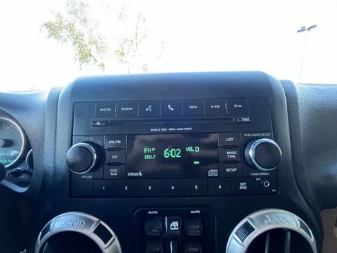 Used 2017 Jeep Wrangler Unlimited Sahara w/ Connectivity Group image 33