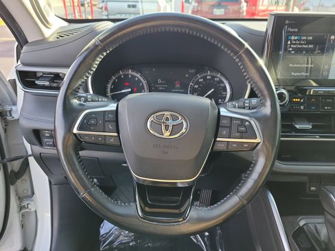 Used 2021 Toyota Highlander Platinum image 21