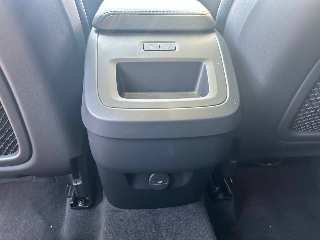 Certified 2025 Volvo XC60 B5 Plus AWD/4WD image 17