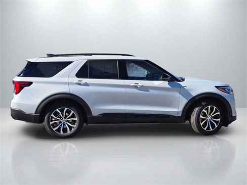 New 2026 Ford Explorer ST-Line image 4