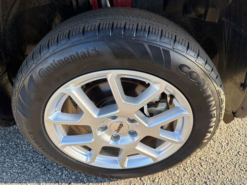 Used 2023 Jeep Renegade Latitude image 12