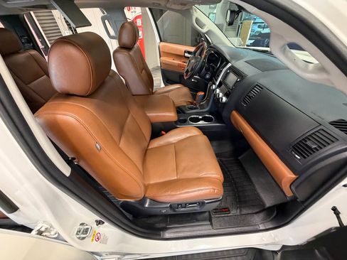Used 2018 Toyota Sequoia Platinum AWD/4WD image 53