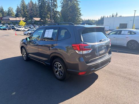 Used 2021 Subaru Forester Premium AWD/4WD image 3