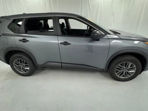 Used 2023 Nissan Rogue S AWD/4WD image 2