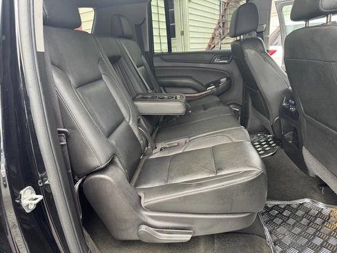 Used 2018 Chevrolet Suburban LT w/ LT Signature Package image 30
