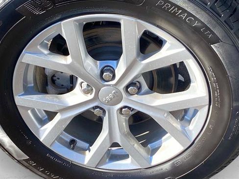 Used 2024 Jeep Grand Cherokee Limited image 28