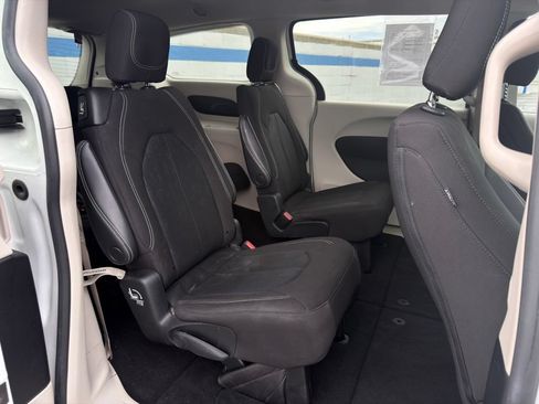 Used 2022 Chrysler Voyager LX FWD image 23