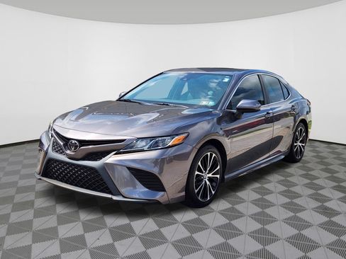 Used 2019 Toyota Camry SE FWD image 2
