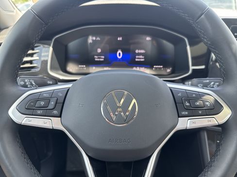 Used 2025 Volkswagen Jetta SE FWD image 10