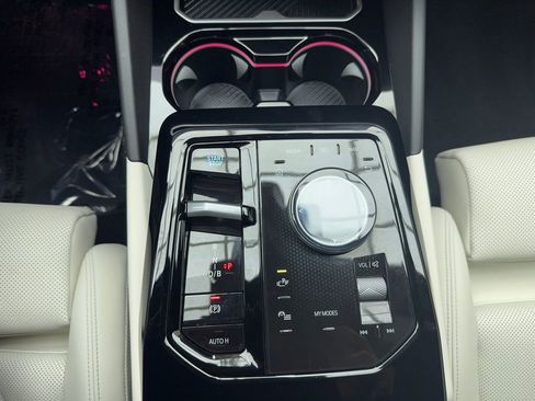 Used 2025 BMW i5 eDrive40i w/ M Sport Package RWD image 30