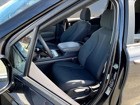 Used 2025 Kia Carnival LX image 23