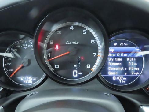 Used 2018 Porsche 911 Turbo image 33