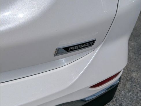 Used 2018 Chevrolet Equinox Premier image 23