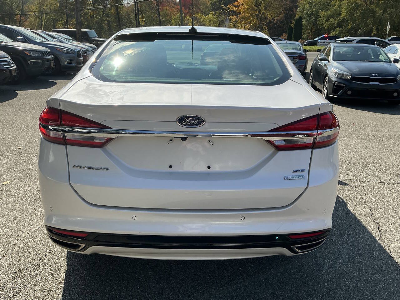 Used 2017 Ford Fusion SE w/ Fusion SE Technology Package FWD image 6