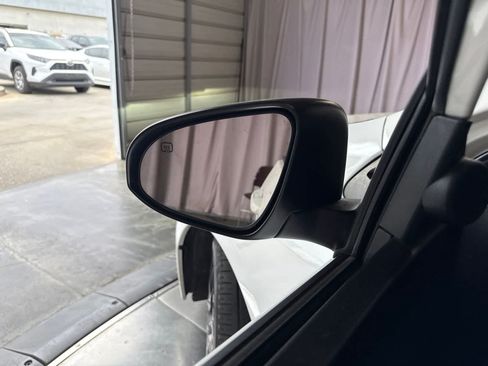 Used 2018 Toyota Corolla LE FWD image 18