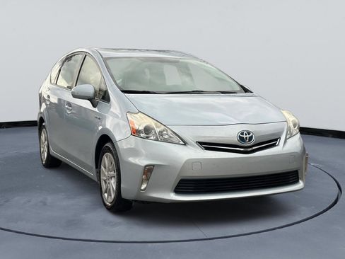 Used 2014 Toyota Prius V Two image 2