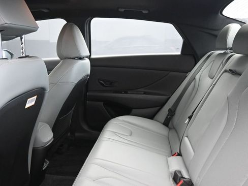 Used 2025 Hyundai Elantra Limited image 18